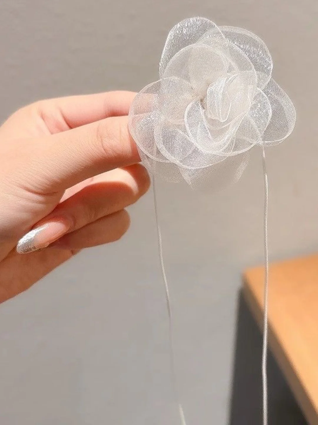 Ayollar uchun choker - bo‘yinga taqiladigan bezak