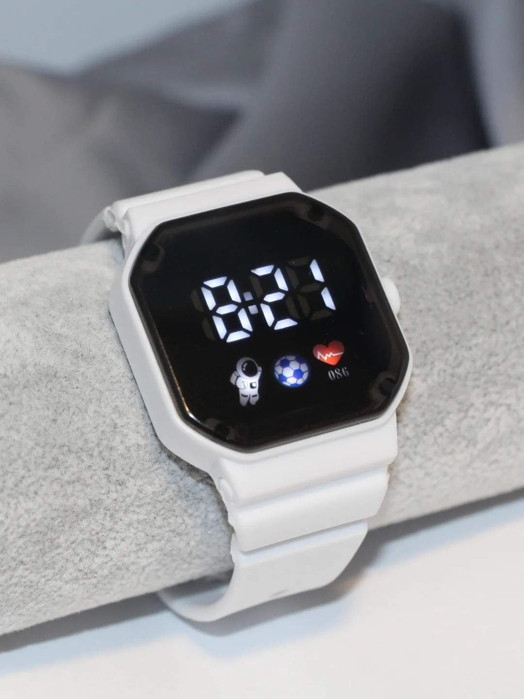 Elektron qo'l soati, LED//