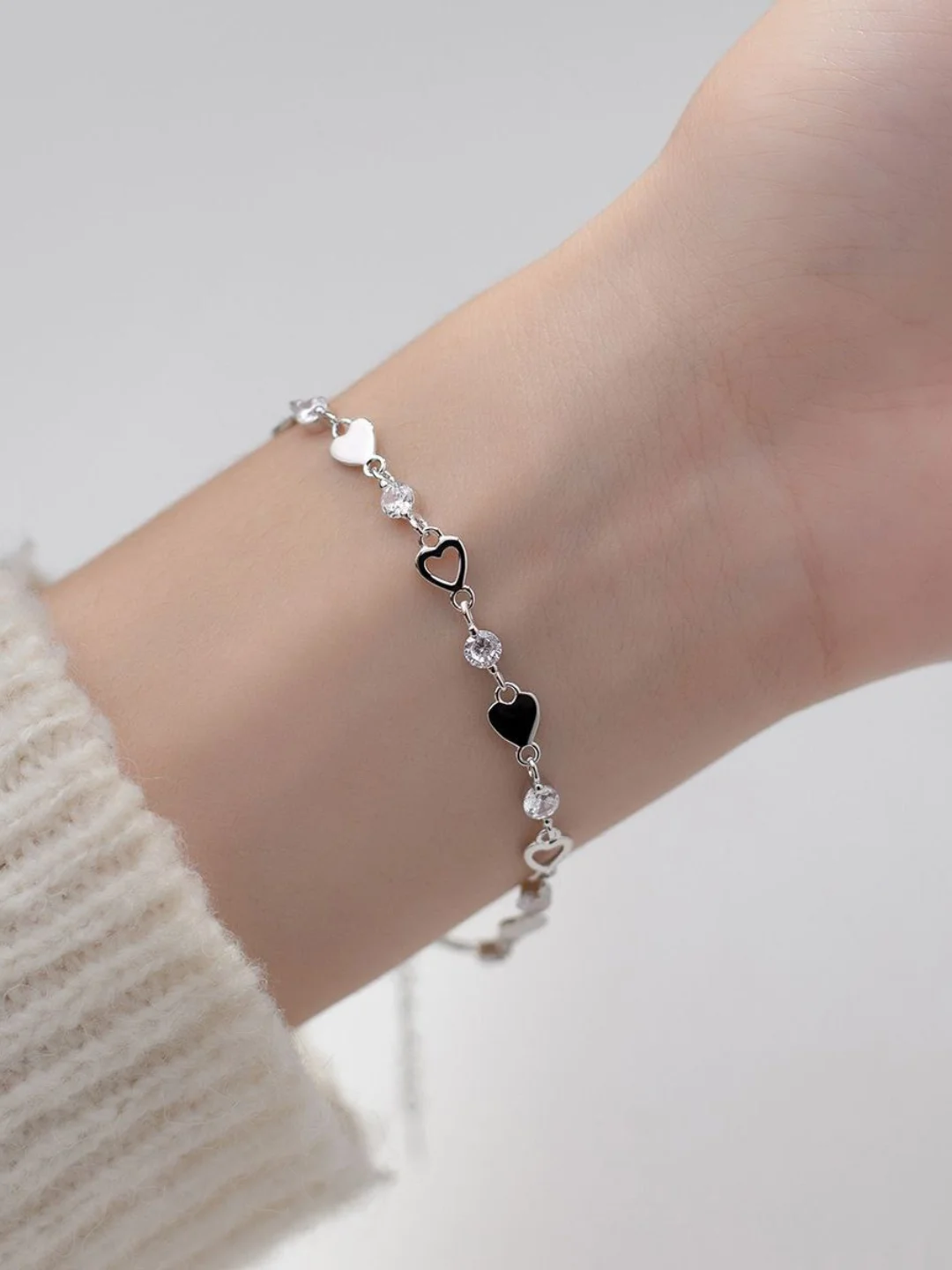 Ayollar bilaguzugi, o'lchamsiz..