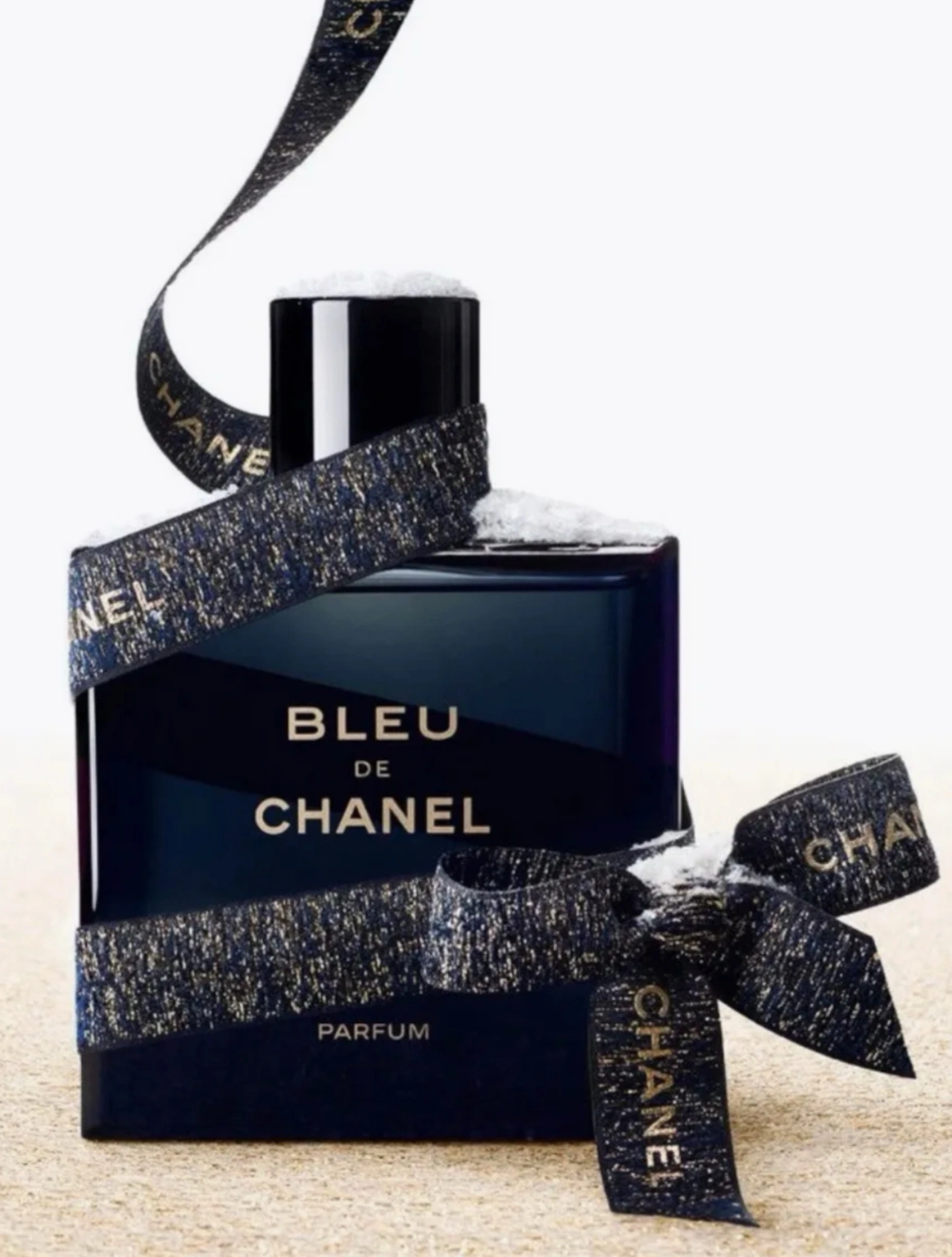 Atirlar erkaklar uchun Bleu de Chanel